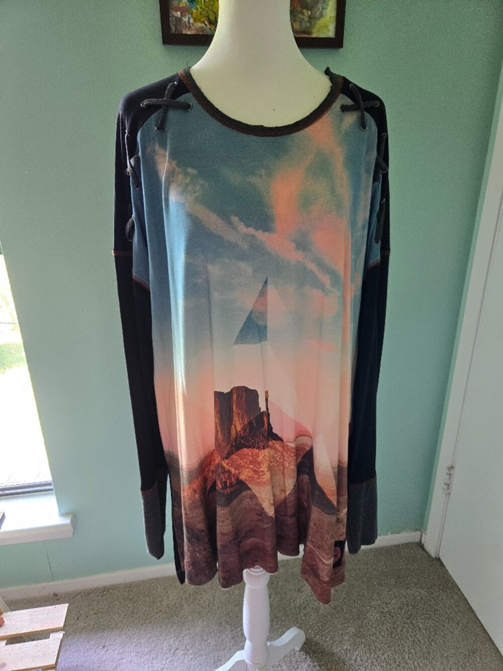 Double D Ranch Long Sleeved Tunic with Graphic design. Size 1X